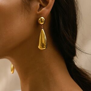 Chic Gold Teardrop Earrings